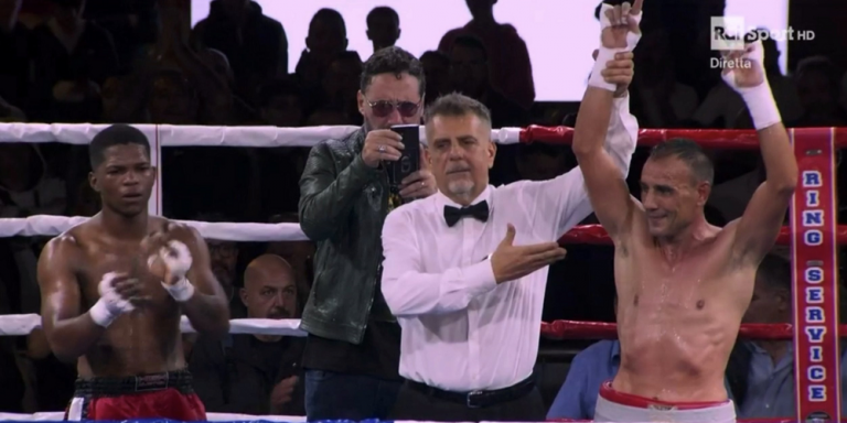 Emiliano Marsili retires from boxing as a winner: dominates Tobar in front of his home crowd