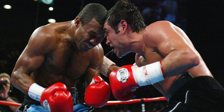 Oscar De La Hoya vs. Shane Mosley: From Sugar’s Lesson to DLH’s Disappointment