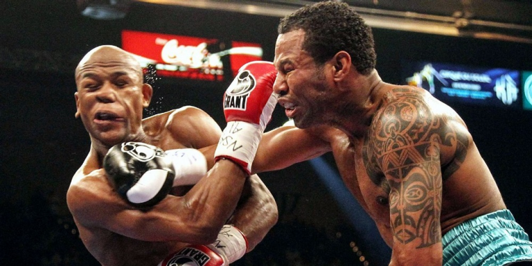 Shane Mosley compie 53 anni: la brillante carriera dello “Sugar” moderno