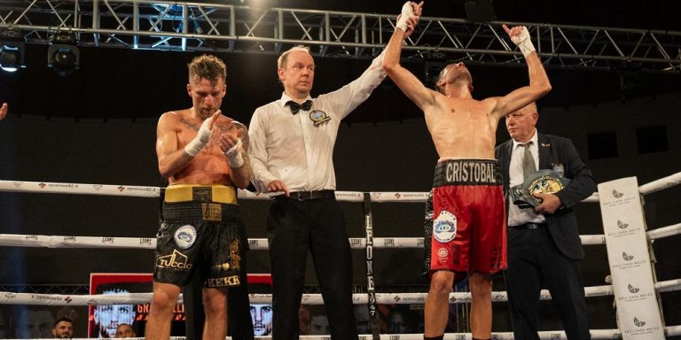 Lorente Triumphs Over a Relentless Grandelli to Retain European Title