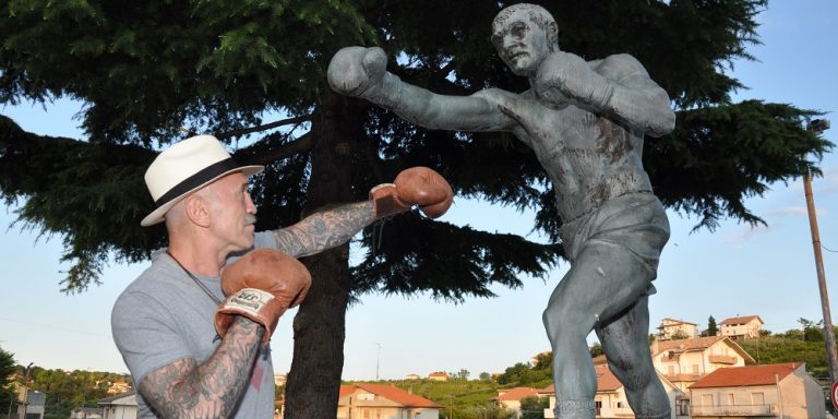 La partenza da emigrante, il ritorno da Campione: intervista a Rocky Mattioli