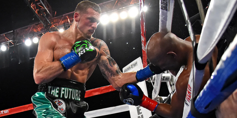 ¡Fuera del ring! ¡10 boxeadores arrojados más allá de las cuerdas!