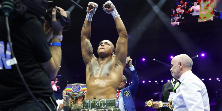 Usyk lascia vacante il titolo WBO. Wardley è campione del mondo!