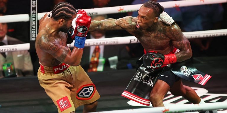 Foster domina il match contro un irriconoscibile Fulton