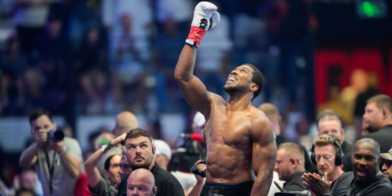 Joshua mette Prenga KO dopo un primo round da incubo