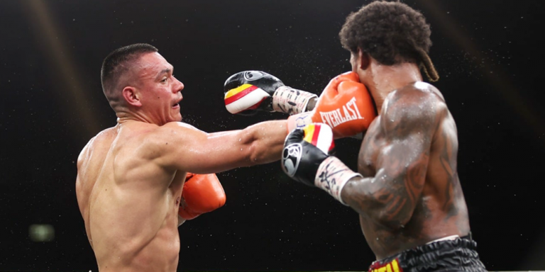 Tszyu batte ai punti un irriconoscibile Spence e lo induce al ritiro