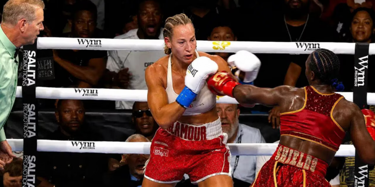 Claressa Shields torna campionessa dei pesi medi battendo Kaye Scott